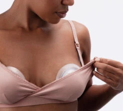 Elvie Catch -Motherswork Store 2 f81abdf3 4a23 40a7 9291 41d185397958