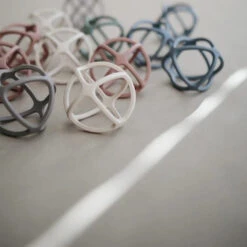 Mushie Ball Teether -Motherswork Store 4 c1c82edd ad00 480c 8859 9632b8c334eb