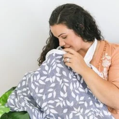 Bebe Au Lait Premium Nursing Cover -Motherswork Store Boho NursingCover Lifestyle03 1000x eebdd304 594f 42c7 be11 46fff3cbcccf